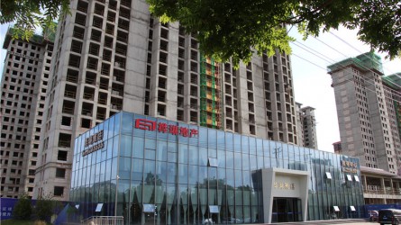 為家鄉(xiāng)臨洮的經(jīng)濟發(fā)展、城市建設(shè)增磚添瓦